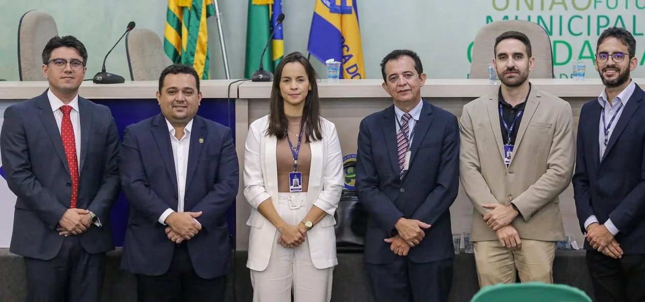 Comissão do TCE presente na reunião