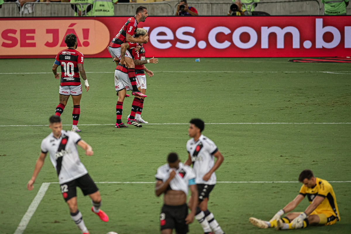 Flamengo vence Vasco em jogo de ida no Campeonato Carioca