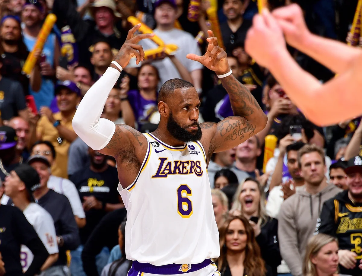 LeBron James considera aposentadoria após Lakers serem varridos na