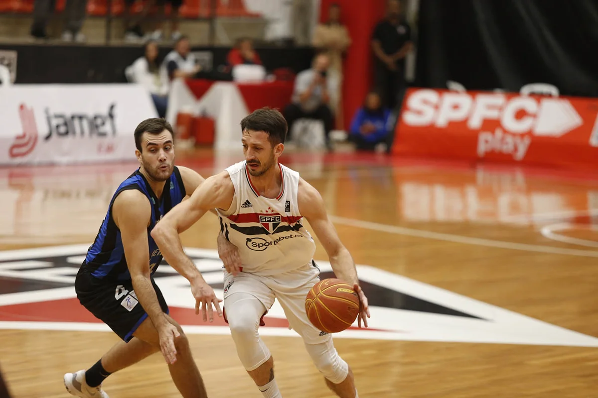 São Paulo abre 1 a 0 sobre o Pinheiros nas quartas do NBB