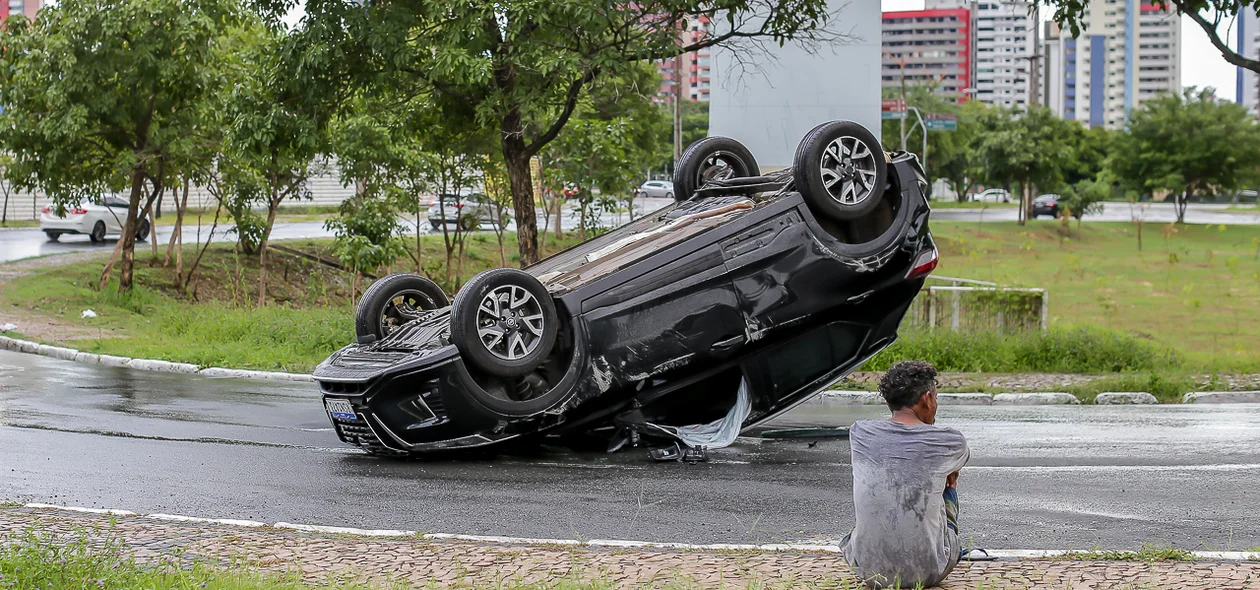 Acidente aconteceu na descida da Ponte Juscelino Kubitschek