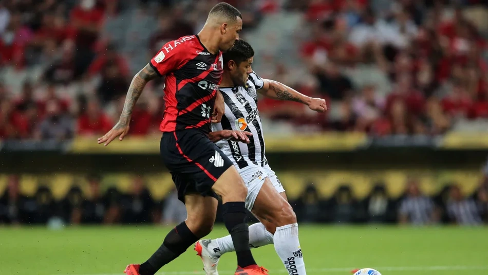 Atlético-MG e Athletico-PR se enfrentam nesta terça (23) na Libertadores