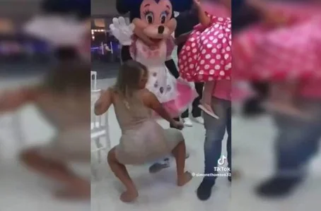 Com vestido transparente, mulher viraliza ao dançar funk na festa da filha