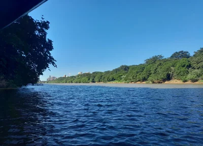 Rio Poti, na margem da região da ponte estaiada.