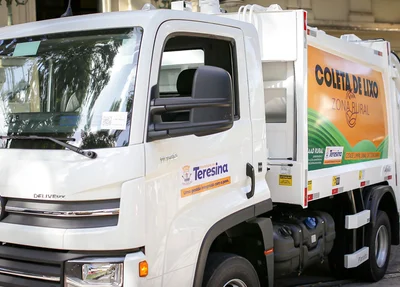 Caminhão de coleta para a zona rural de Teresina