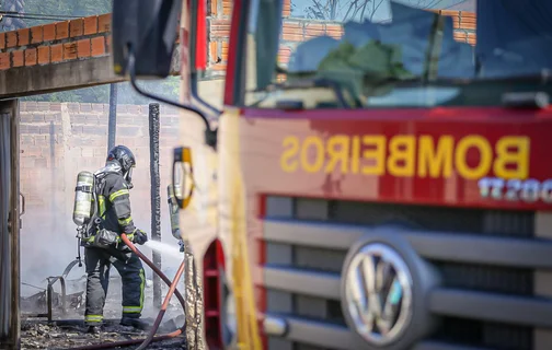 Corpo de Bombeiros foi acionado para a Rua Deputado Alberto Monteiro