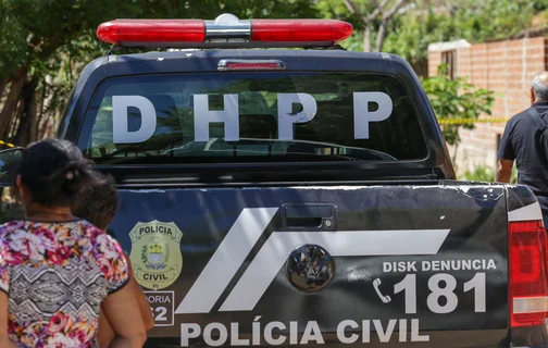 Equipe do DHPP no local do crime