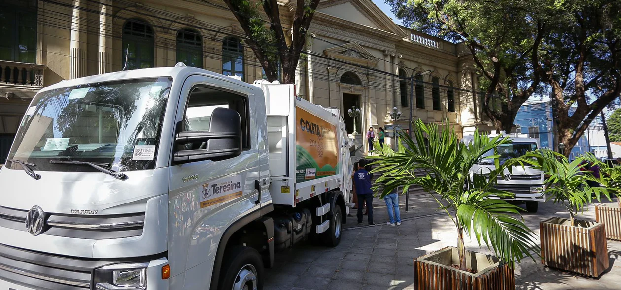 Veículo será utilizado na coleta de lixo da área rural de Teresina