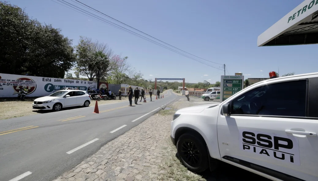 Blitz na cidade de Água Branca termina com 4 pessoas presas