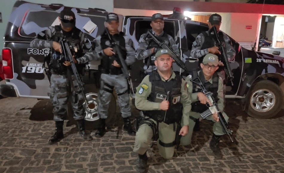 Equipes do 20º BPM e do GPM de Acauã