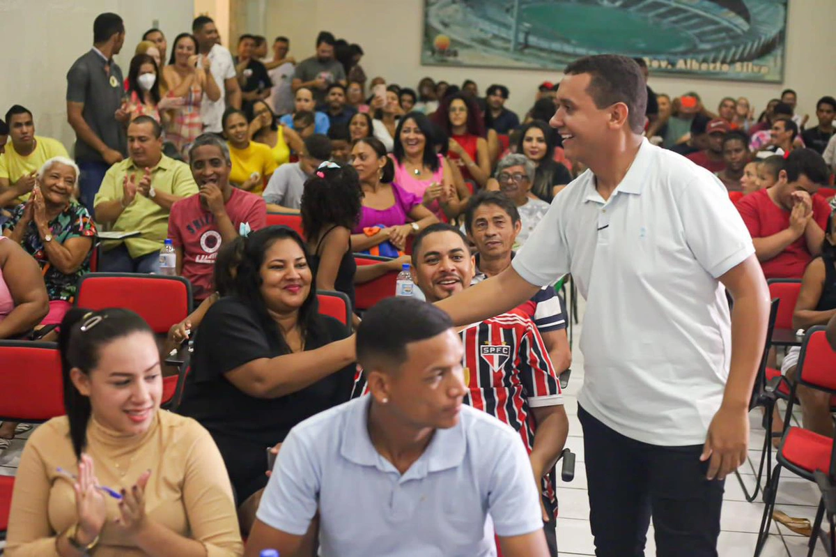 Matheus Oliveira se reuniu com multidão