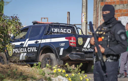 Policiais do DRACO em ação na Dagmar Mazza