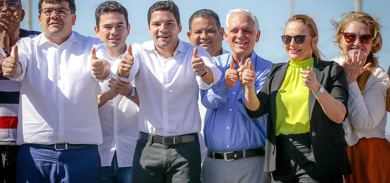 Políticos presentes na inauguração