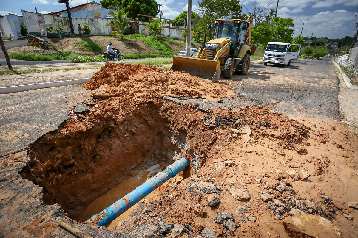 Adutora rompe e deixa 22 bairros da zona leste de Teresina sem água