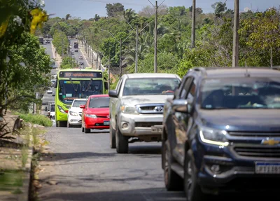 Trânsito congestionado na avenida Presidente Kennedy