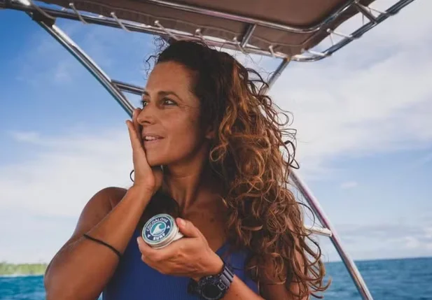 A surfista e influenciadora italiana Giulia Manfrini de 36 anos