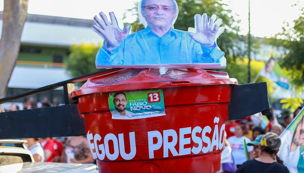 Adereço utilizado em caminhada de Fábio Novo