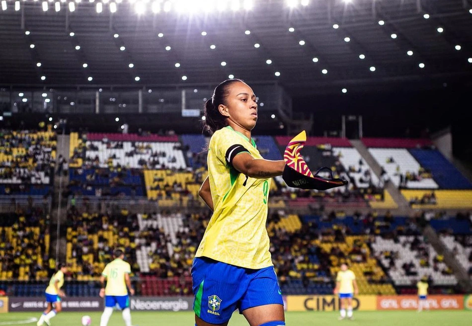 Adriana marcou o terceiro gol da vitória do Brasil