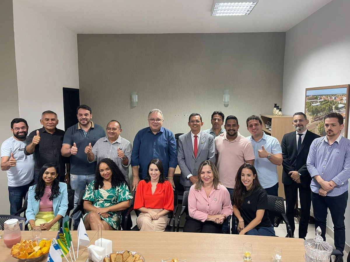 Assinatura do Edital de Licitação para Elaboração dos Projetos de Arquitetura, Engenharia e seus complementos para a construção do Hospital Universitário da UFDPar