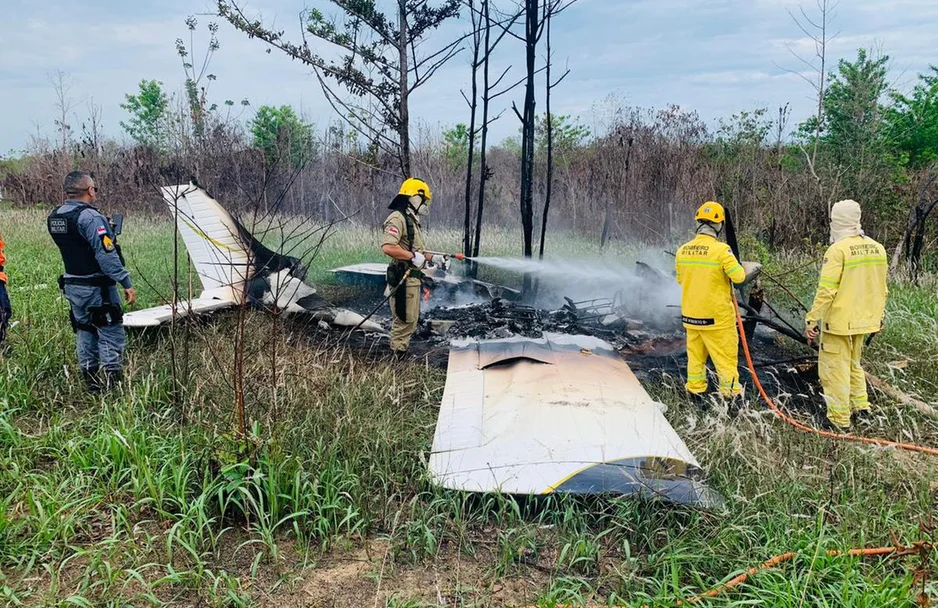 Avião com drogas é interceptado pela FAB e pega fogo no Amazonas