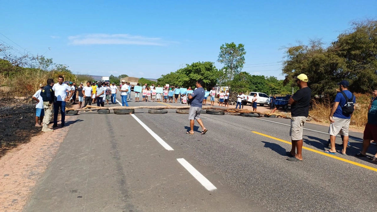 BR 135 foi interditada em Redenção do Gurguéia