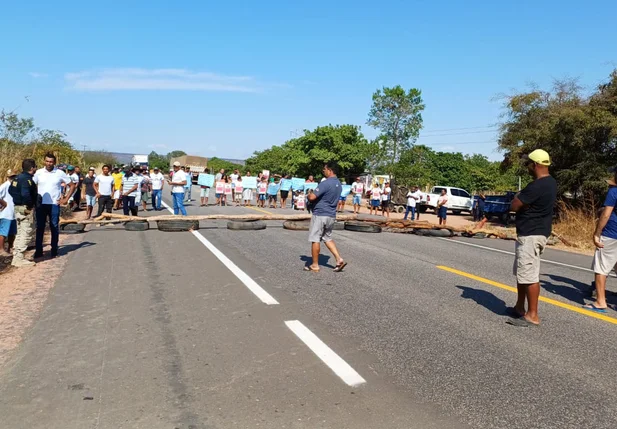 BR 135 foi interditada em Redenção do Gurguéia