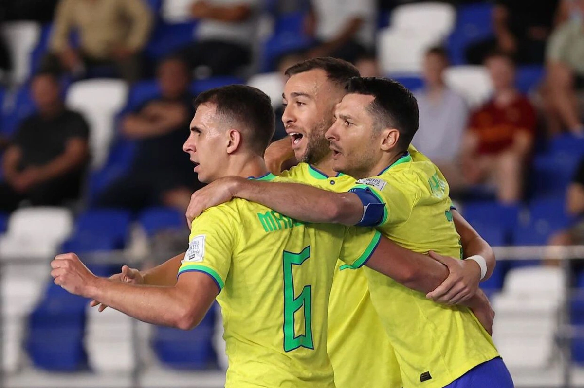 Brasil se classifica na final da Copa do Mundo Futsal, após 12 anos.