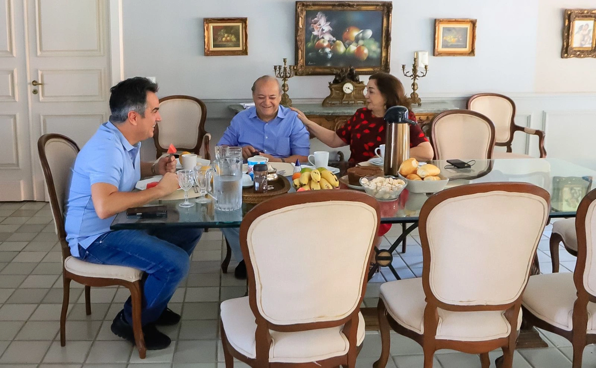 Café da manhã entre Ciro, Sílvio e Eliane