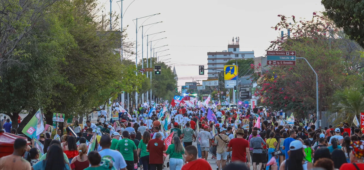 Caminhada de Fábio Novo percorreu as ruas de Teresina