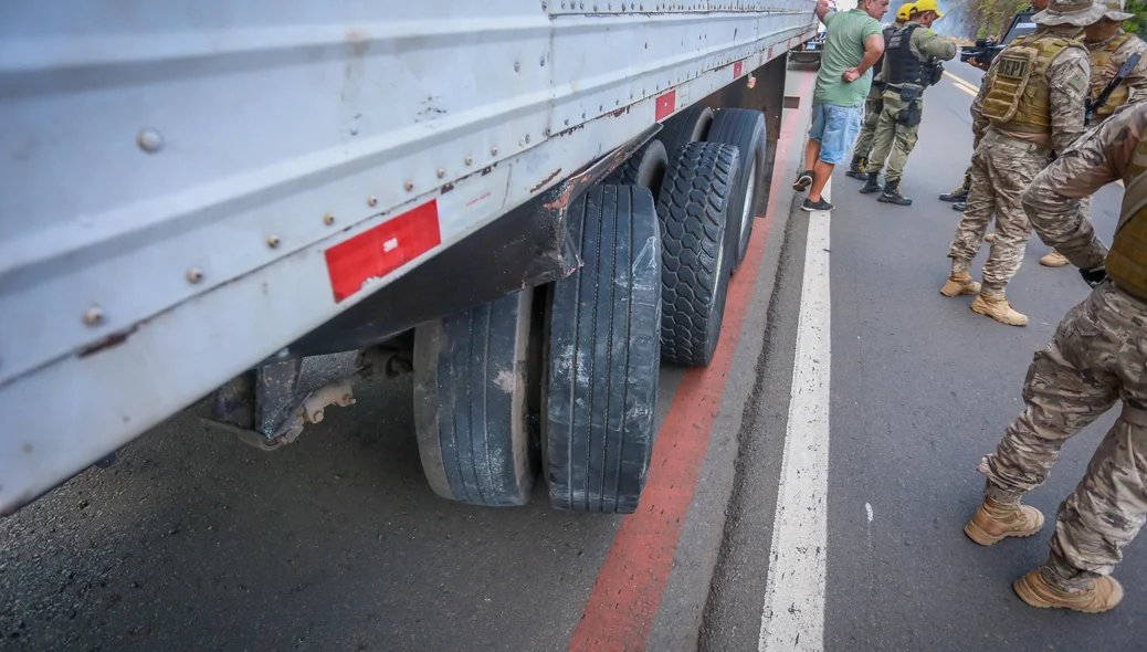 Caminhão envolvido em acidente no Rodoanel de Teresina