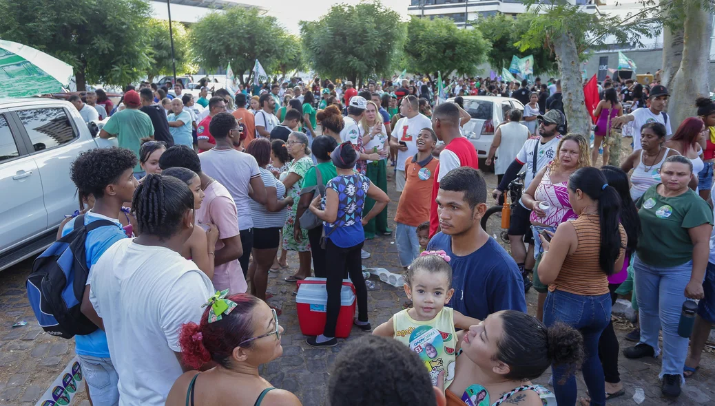 Campanha eleitoral de Fábio Novo foi encerrada com uma caminhada