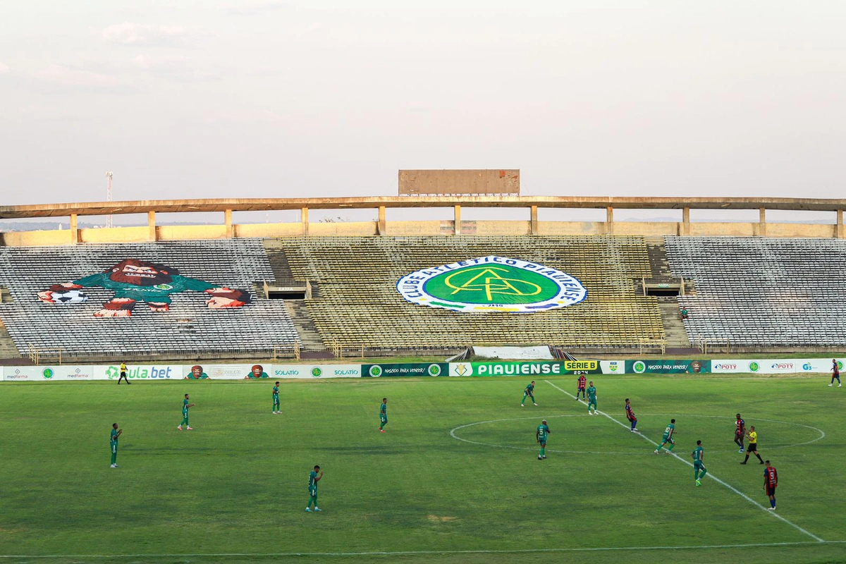 CAP enfrenta Piauí no Estádio Albertão