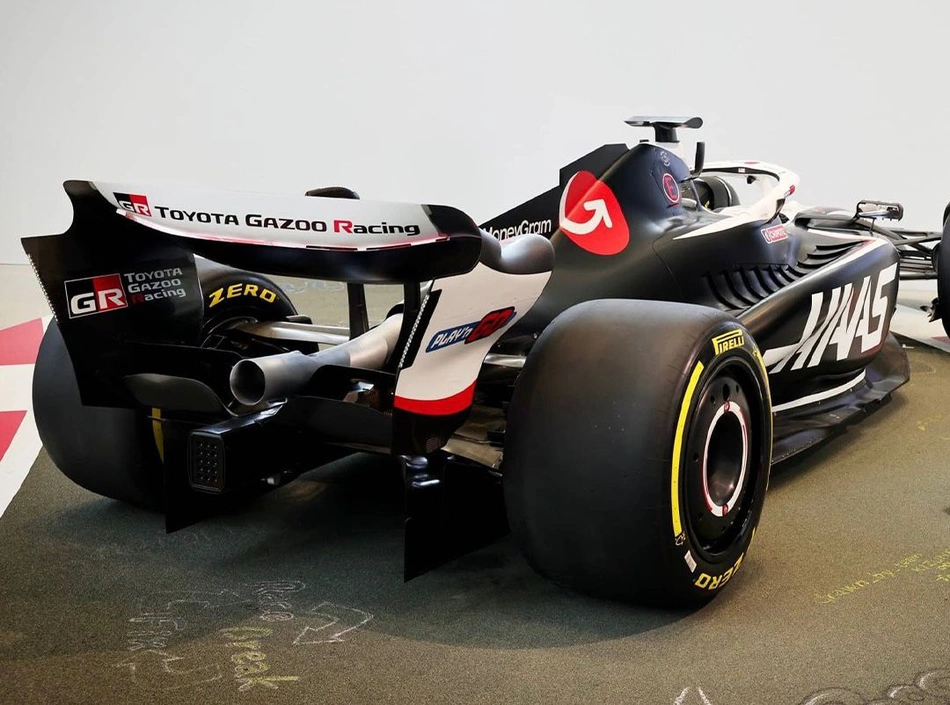 Carro da Haas com patrocínio da Toyota Gazoo Racing