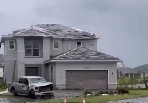 Casas destruídas na cidade de Tampa, na Flórida