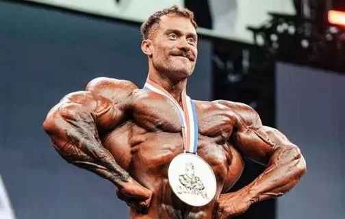 Cbum em apresentação no Mr. Olympia