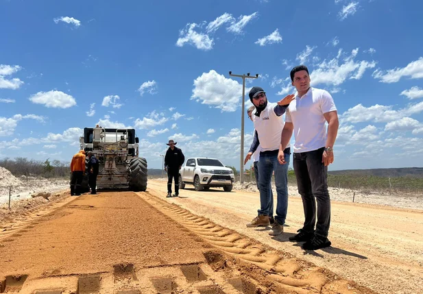 Construção da PI 115 que vai ligar Assunção do Piauí a Quiterianópolis no Ceará