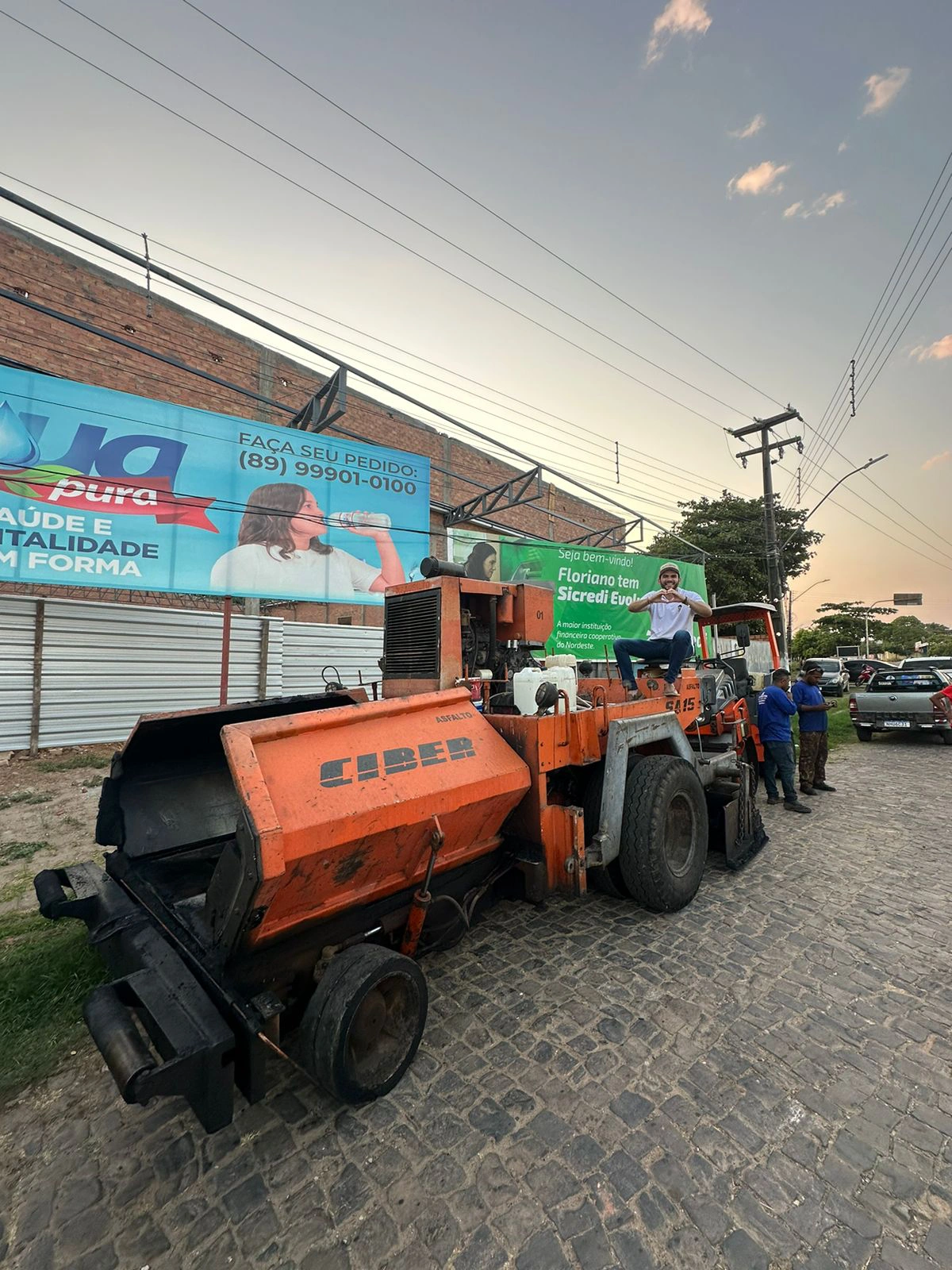 Deputado Dr. Marcus Vinícius anuncia asfaltamento no bairro Bom Lugar