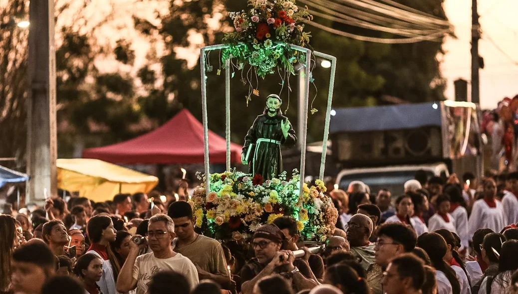 Devoção a São Francisco de Assis reúne milhares de fiéis