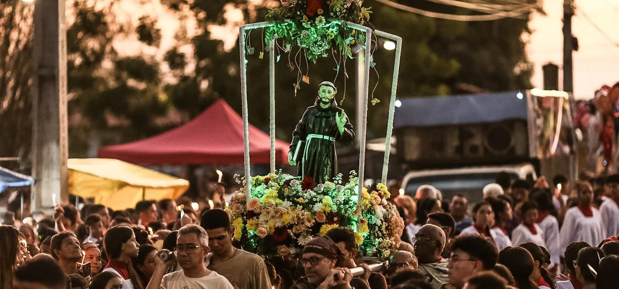 Devoção a São Francisco de Assis reúne milhares de fiéis