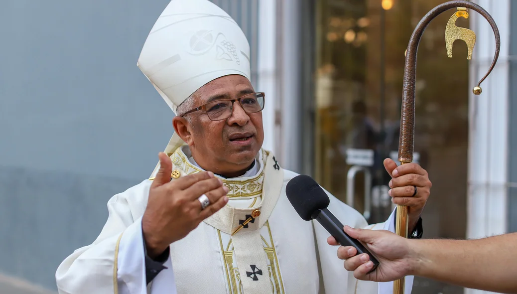 Dom Juarez Marques celebra missa em Teresina