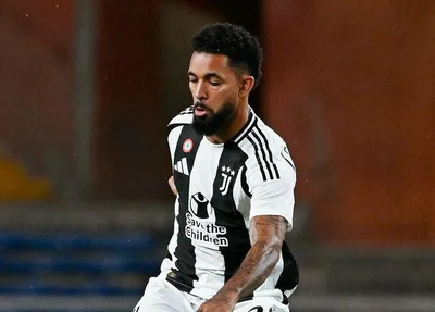 Douglas Luiz, jogador da Juventus