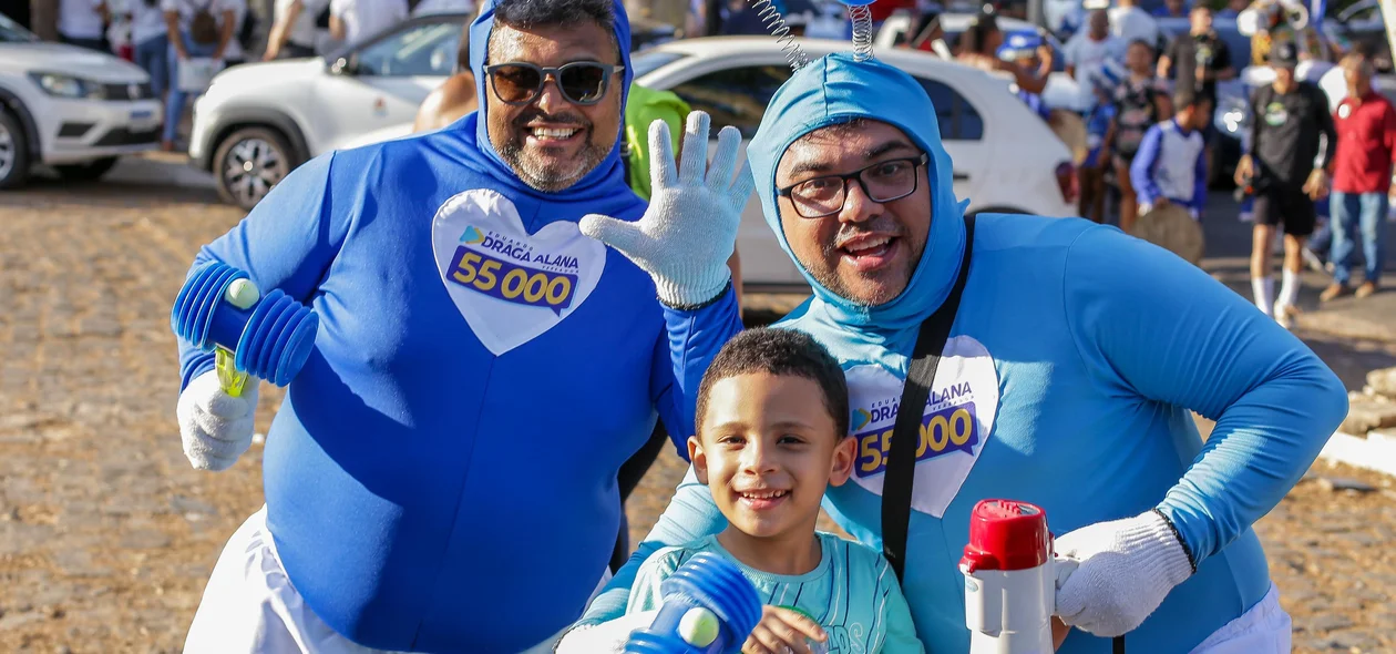 Eleitores se fantasiaram para participar da caminhada