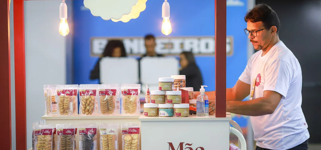 Empreendedor expondo na feira