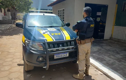 Equipe da PRF prendeu o acusado na BR 135 em Cristino Castro