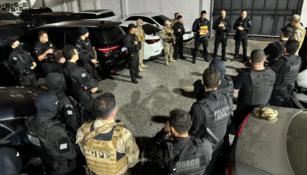 Equipe reunida antes de deflagrar a operação Draco 162, nesta terça-feira (29)