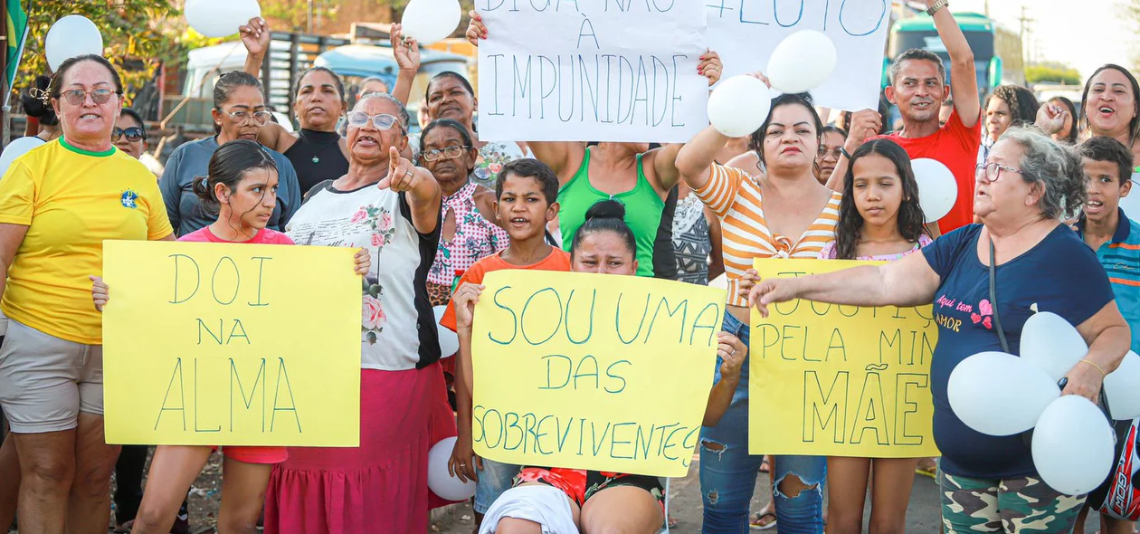 Familiares de Marly e Kassandra protestam em Teresina