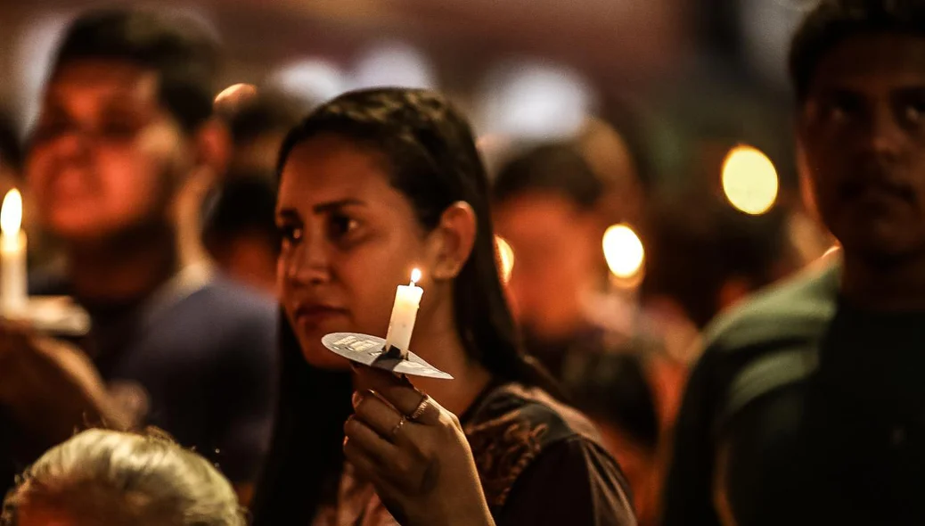 Fiel participa da procissão de São Francisco de Assis