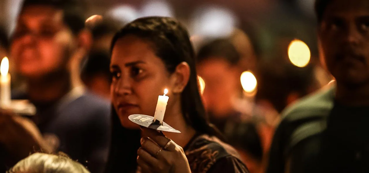 Fiel participa da procissão de São Francisco de Assis