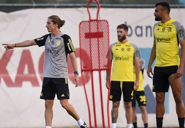 Filipe Luís realizou o primeiro treino no Flamengo