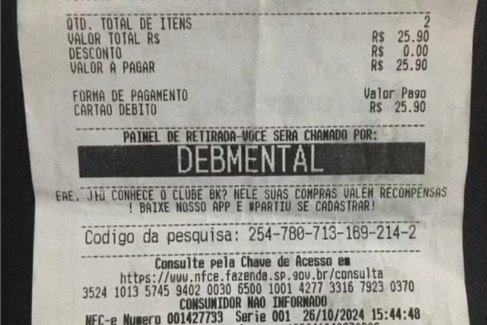 Funcionária do Burguer King é demitida após identificar cliente como "Debmental"